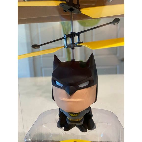 Motion Control RC Flying Batman - Picture 4 of 4